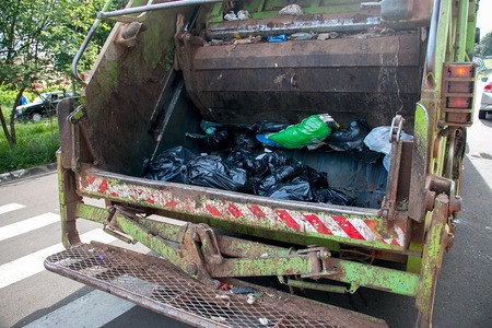 Cada canto tempo debería pasar o camión do lixo?